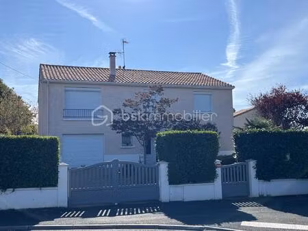 maison de 110 m² à aiffres