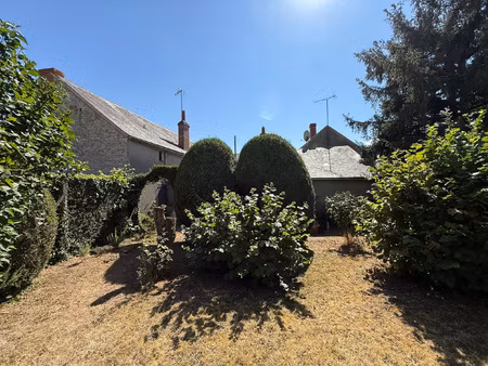 maison à rénover avec dépendances et magnifique jardin sans