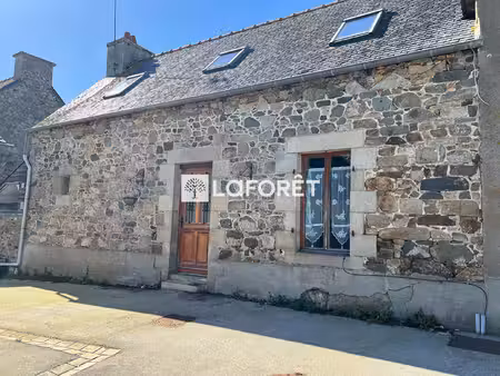 maison de bourg avec extérieur.