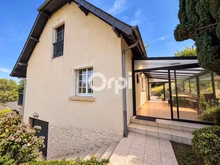 proche oloron - maison familiale avec 3 chambres  dépendances et terrain arboré