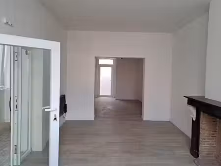 surface commercial.- grand place de blc . disponible immédi.