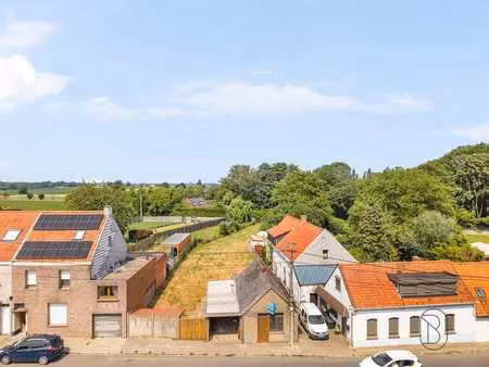 terrain à bâtir de 831m² – idéal pour une 3 façades !