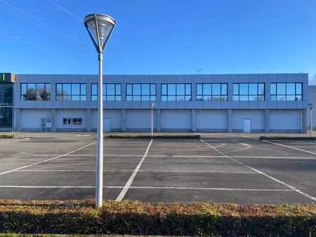 vastes entrepôts et bureaux à louer à sint-niklaas