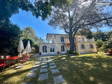 villa 5 pièces 203 m²