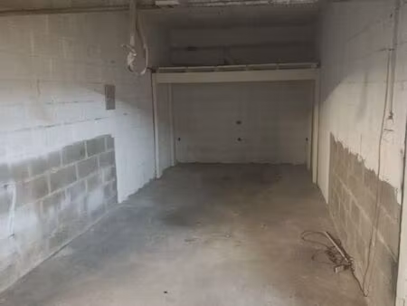 a louer garage 18 m2 copropriété sécurisée et fermée parc bel ombre