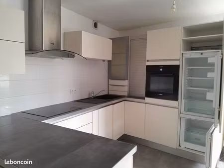 location studio rdc-6 min à pied du cv