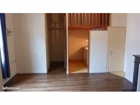 grand studio de 33 m²  chambre séparée