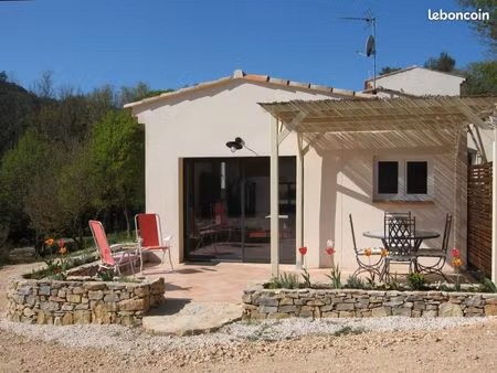 studio t1 meublé indépendant avec terrasse  bail 10 mois libre le 1er septembre