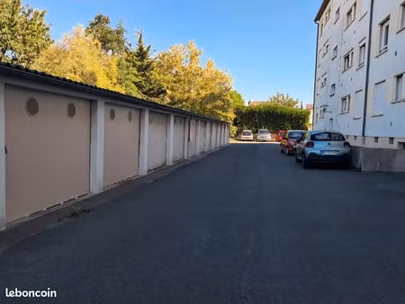 garage à louer – 14 m² – quartier de la plaine