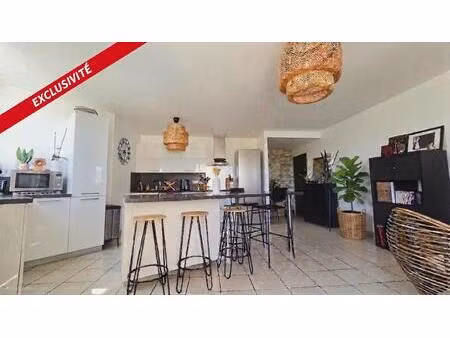 appartement 4 pieces a saisir au sein d'un parc