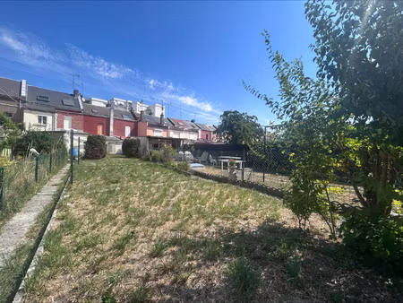 proche gare maison avec deux chambres et bureau avec un gran