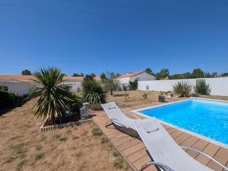 challans  109 m2  4 chambres  piscine