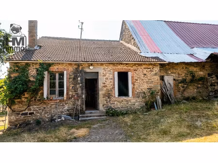ensemble agricole avec maison  dépendances et 2 ha 5000m² avec source
