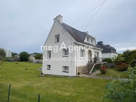 maison neobretonne sur un vaste terrain constructible
