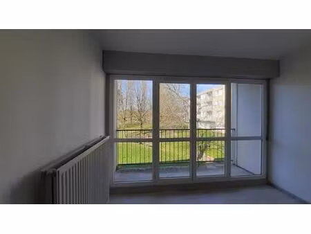 t3 lumineux avec balcon