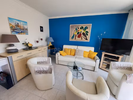 st raphael centre ville - t2 54m2 + garage et cave