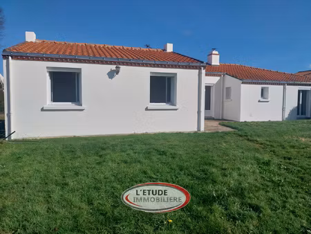 ste pazanne : plain pied 135 m2  3 chs  1 bureau  double gar