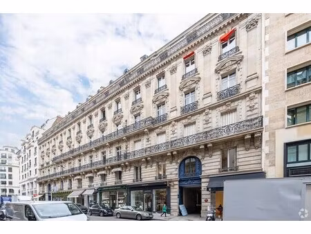 location commerce paris 75008 60m²