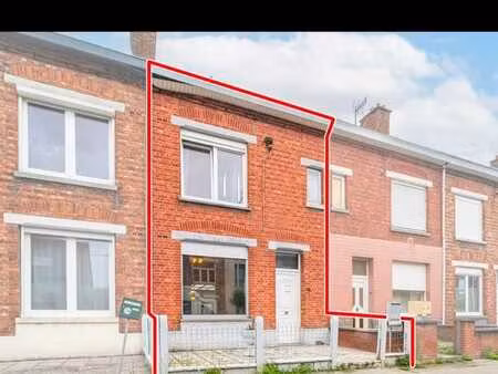 jolie maison de ville agréable à vivre idéalement située