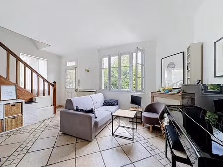 location maison 4 pièces 89.9 m² à suresnes (92150)  2 830 €