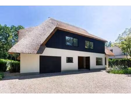 villa exceptionnelle avec grand jardin dans un emplacement d