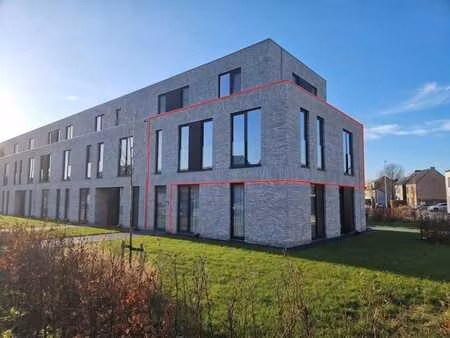 zeer ruim en duurzaam appartement met 3 kamers en 1 staanpla