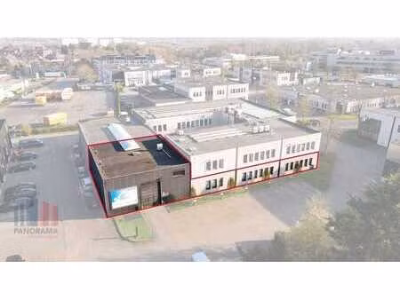 344 m² de bureaux avec 250 m² d’entrepôt  60 m² de mezzan...