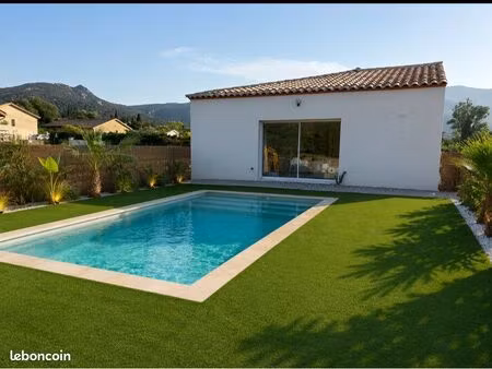 villa plain pied avec piscine