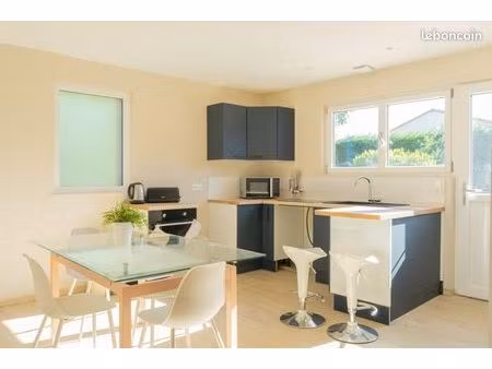 particulier loue t2 meublé neuf de 48 m² avec terrasse