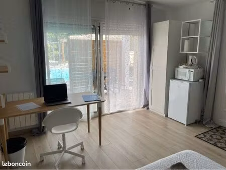 chambre dans dépendance pour étudiante