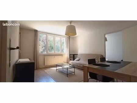 t2 meublé de 60 m² en rez-de-chaussée lumineux avec balcon  salle de bain refaite à neuf  