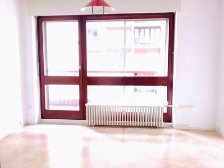 metz. loue studio  26m2  très bon état