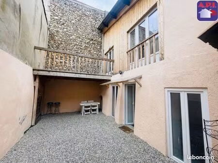 maison de village meublée t3 – 60 m² – centre de varilhes (09)