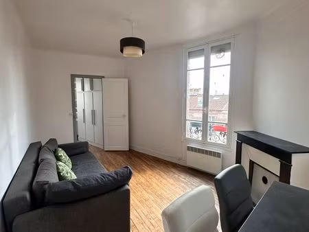 rare beau 2 pièces 32 00 m² remis à neuf exposition sud