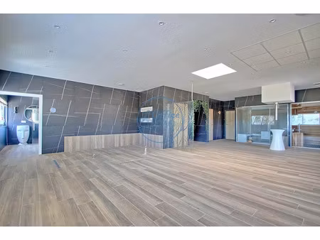 vente locaux professionnels 0 pièces 136 m² à carqueiranne (83320)  430 000 €