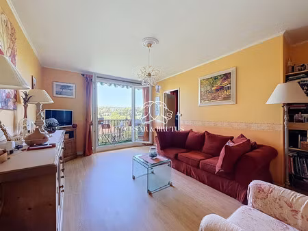 t3 traversant + balcon + loggia + cave + box
