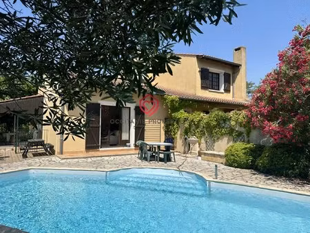 jolie villa provencale a rafraichir: 4 chambres  double garage  jardin et piscine – à 5 mi