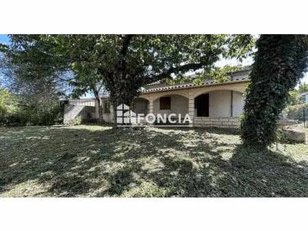 maison de plain-pied avec jardin dans quartier résidentiel de villeneuve-sur-lot