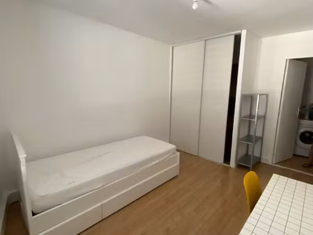 location appartement 1 pièce 14 m² à oullins-pierre-bénite (69600)