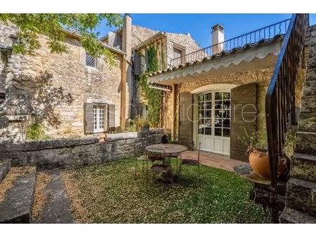 maison de village du 19e siècle avec jardin clos et belles vues.