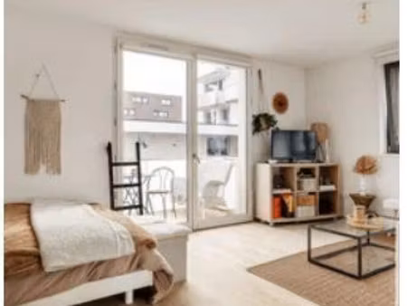 location meublée appartement 1 pièce 38 m² à lille (59000)  740 €