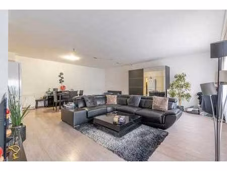 studio en bon état idéal pour investissement ou 1er achat !