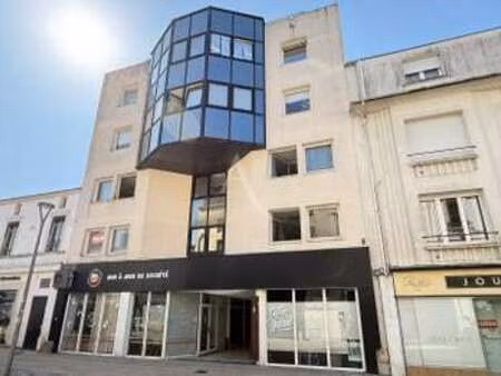 vente bureaux et commerces à la roche-sur-yon (85000) : à vendre / 200m² la roche-sur-yon