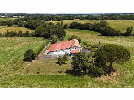 maison de campagne très proche des commodités