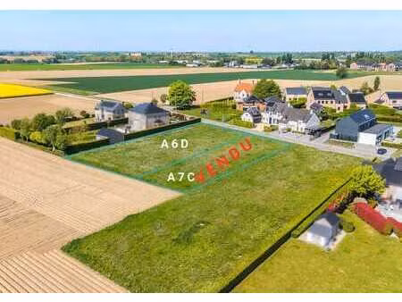 terrain (17 ares) avec vue exceptionnelle vers les campagnes