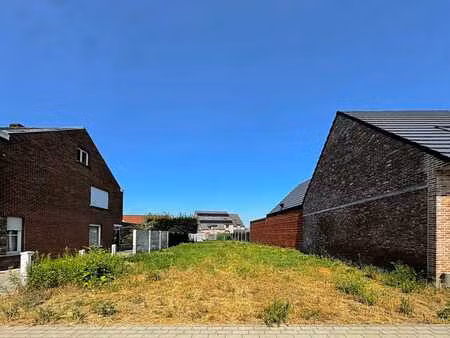 bouwgrond voor ruime half open bebouwing  heel goede ligg...