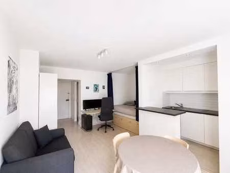 studio lumineux avec terrasse