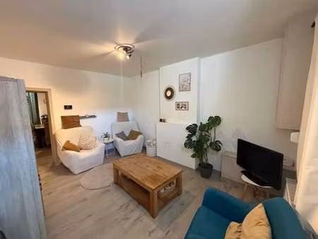 bonne maison mitoyenne entièrement rénovée avec jardin