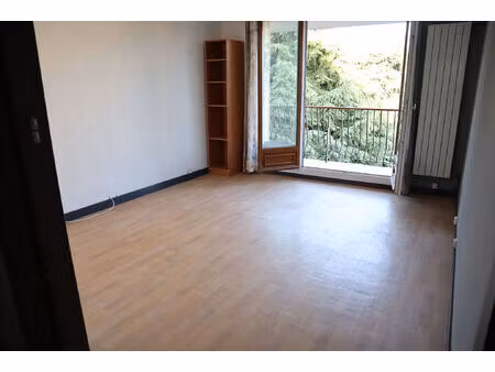 appartement trois pieces 55m2 loggia + balcon +parking