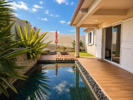 villa t5/6 avec piscine et vue mer à louer à la rivière saint-louis